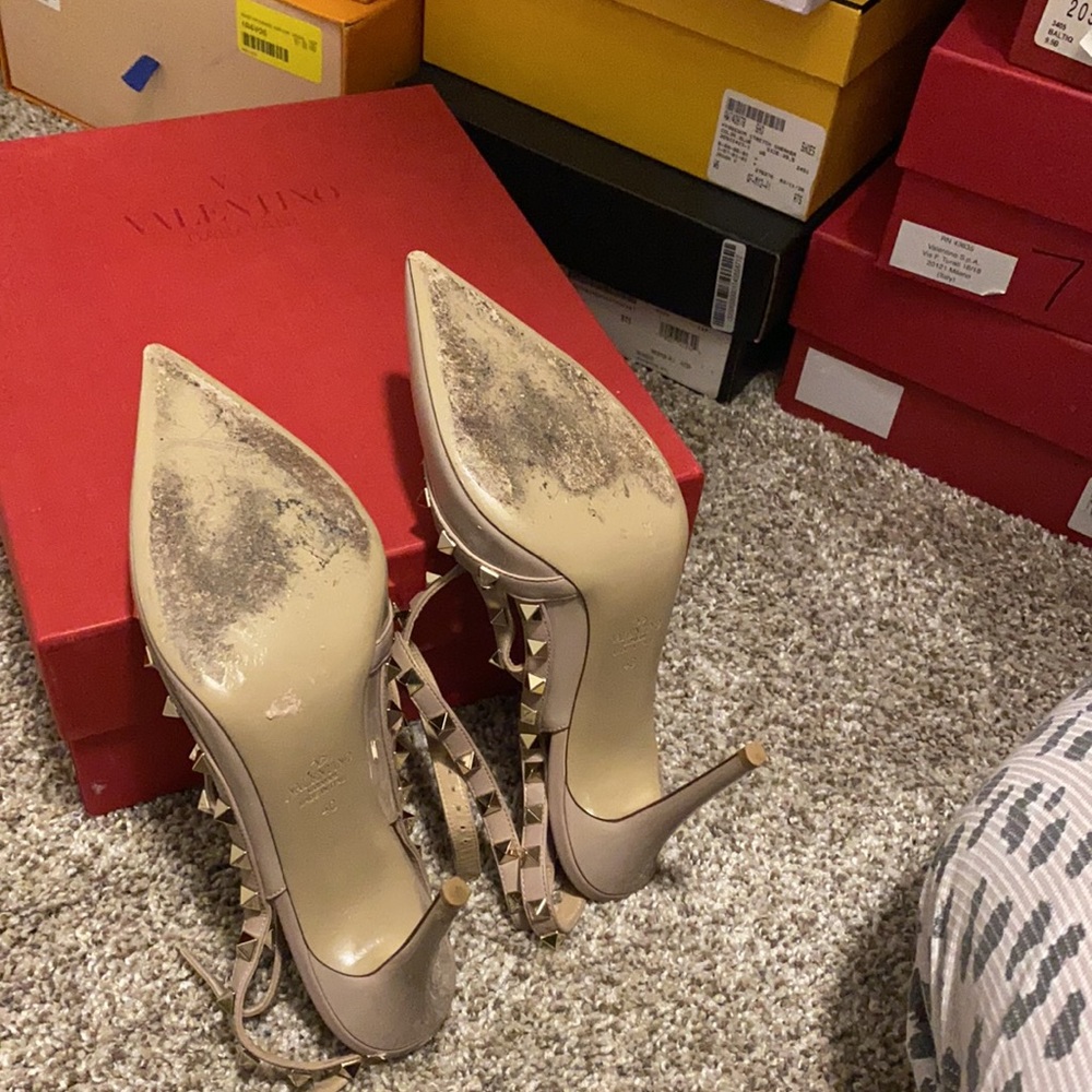 Heels - Picture 3 of 3